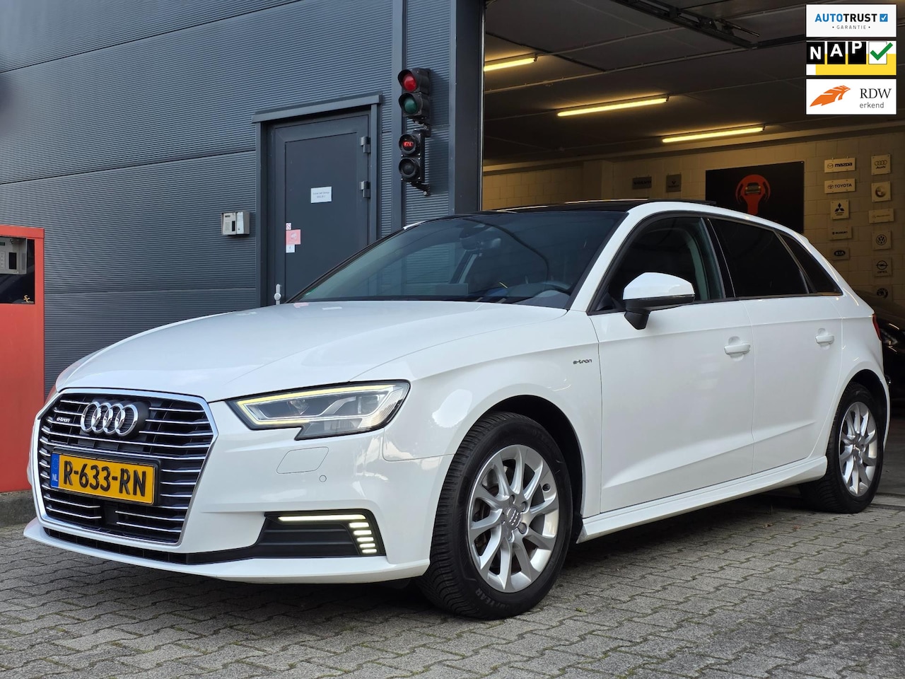 Audi A3 Sportback - 1.4 e-tron Pro Line plus / PANO / DEALER OH / NWE BEURT / AFN TREKH. / P.SENSOR V+A / STOE - AutoWereld.nl