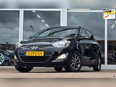 Hyundai i20 - 1.2i Go Airco 100% Onderhouden Nieuwe APK PDC Mooi