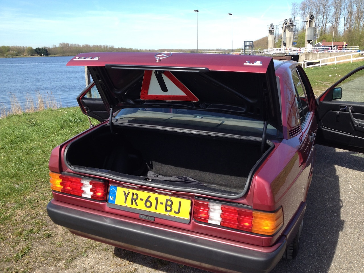 Mercedes-Benz 190-serie - 1.8 E Basic Prachtige Mercedes 190E van 1990 met net nog geen 100.000 km op de teller. - AutoWereld.nl