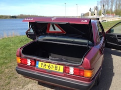 Mercedes-Benz 190-serie - 1.8 E Basic Prachtige Mercedes 190E van 1990 met net nog geen 100.000 km op de teller.