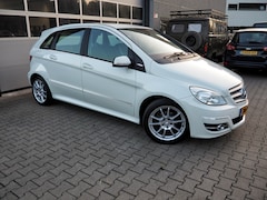 Mercedes-Benz B-klasse - 160 1.5 CLIMA ELEK. PAKKET TREKHAAK LM VELGEN