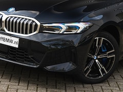 BMW 3-serie - 330e Luxury Line - Dak - ACC - Head-Up - Camera - Sportstoelen - Hifi