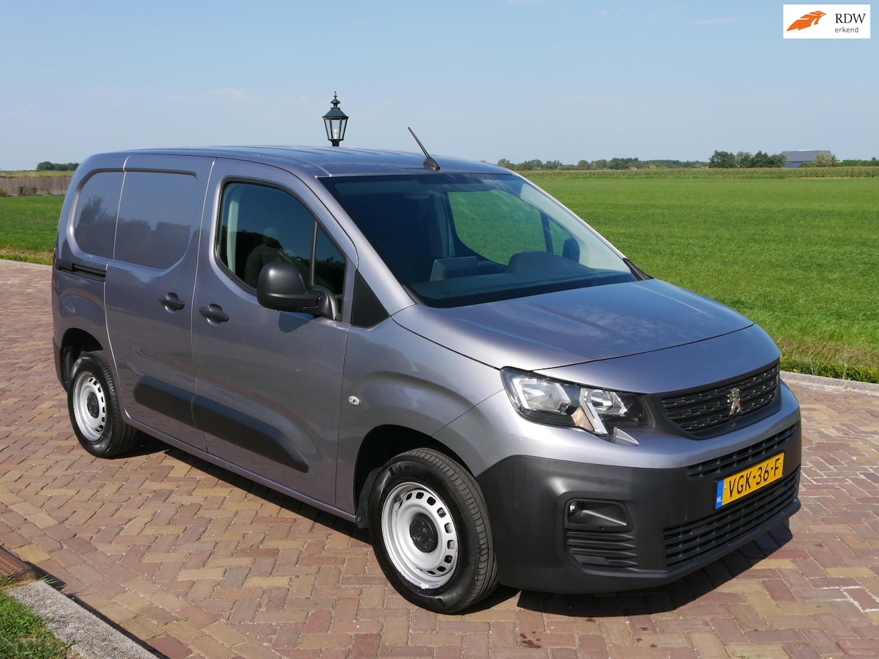 Peugeot Partner - 1.5 BlueHDI Premium 55kW AC ** 6499 EX BTW ** - AutoWereld.nl