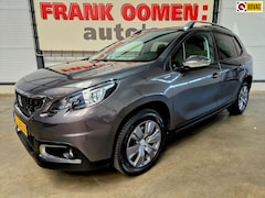 Peugeot 2008 - 1.2 PureTech 110PK Style + Dealer OH|Trekhaak|Navi|Apple|Android|Climate|Cruise|PDC|16"LMV