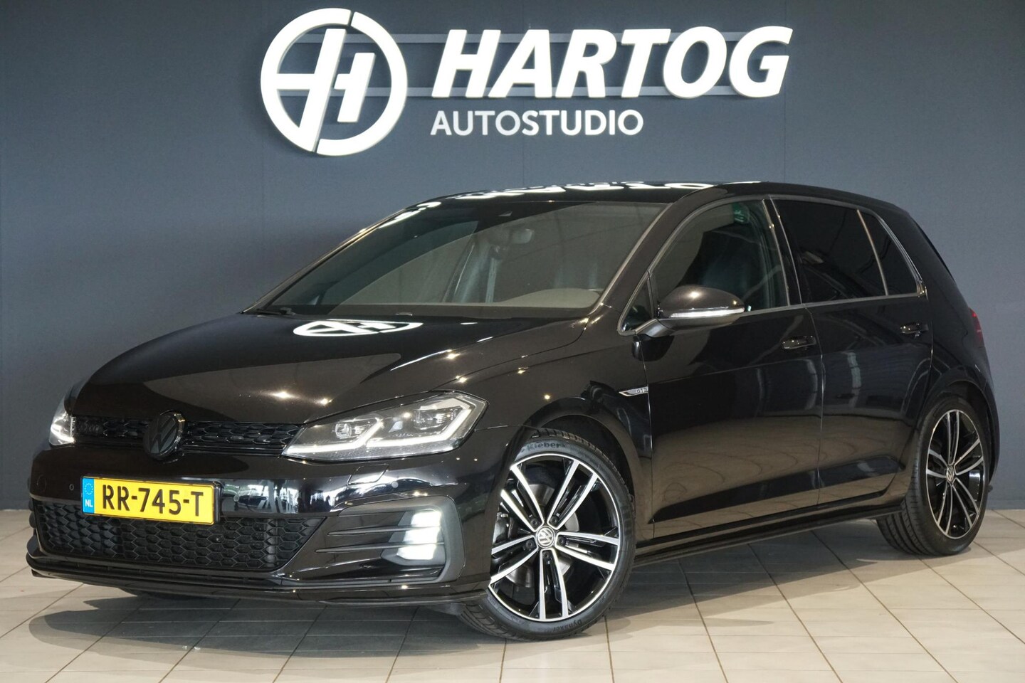 Volkswagen Golf - 2.0 TDI GTD DSG / LEDER / CAMERA / LED / CARPLAY / ACC - AutoWereld.nl