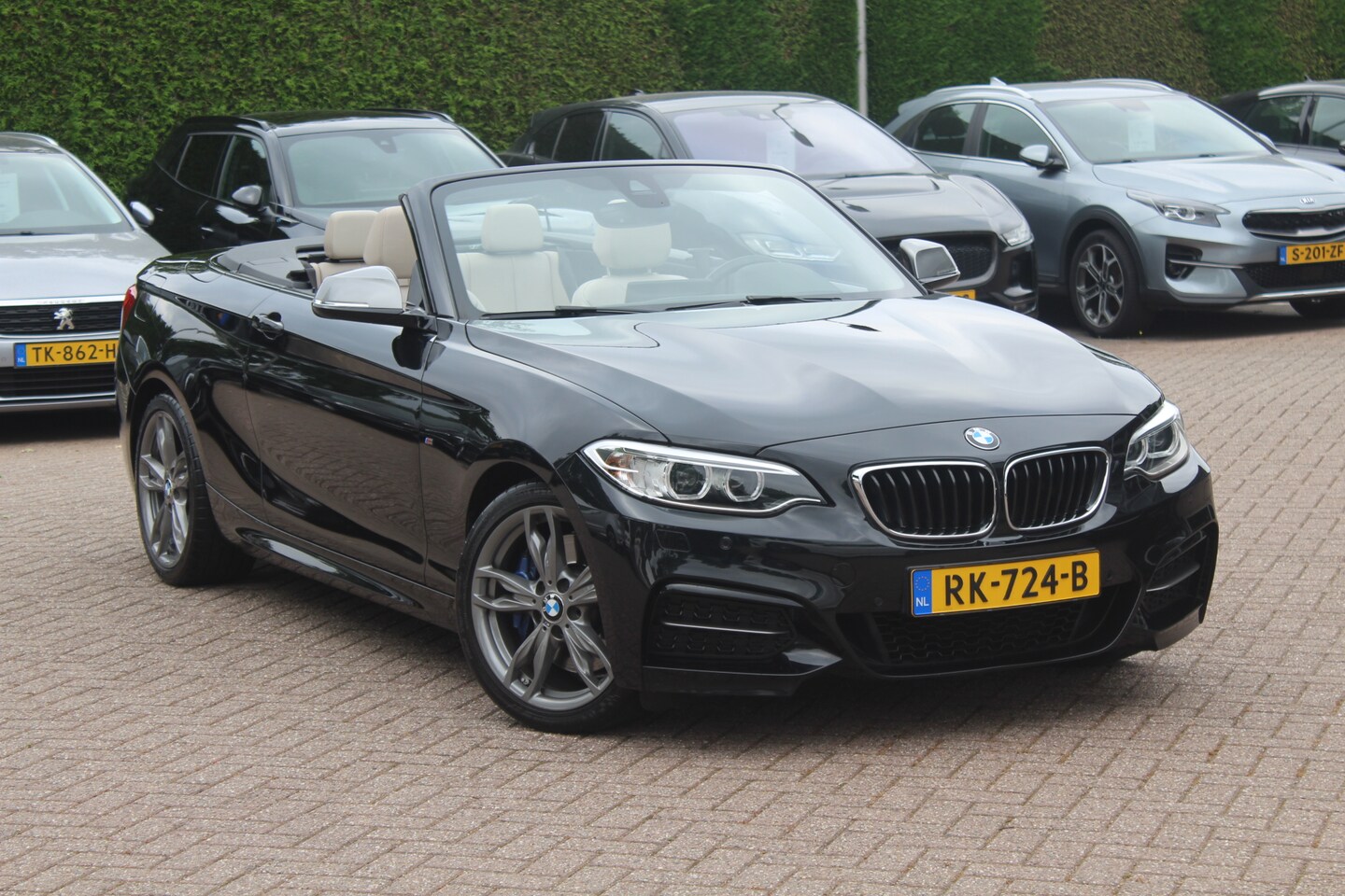 BMW 2-serie Cabrio - M240i xDrive High Exe. M Sport / Camera / Leder / Harman Kardon / 18'' / Keyless / Navigat - AutoWereld.nl