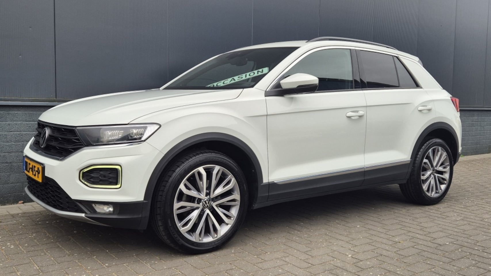 Volkswagen T-Roc - 1.5 TSI Sport BnsR*LED*Camera*Virtual*Acc*Blind-spot*Clima*18inc - AutoWereld.nl