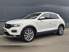Volkswagen T-Roc - 1.5 TSI Sport BnsR*LED*Camera*Virtual*Acc*Blind-spot*Clima*18inc