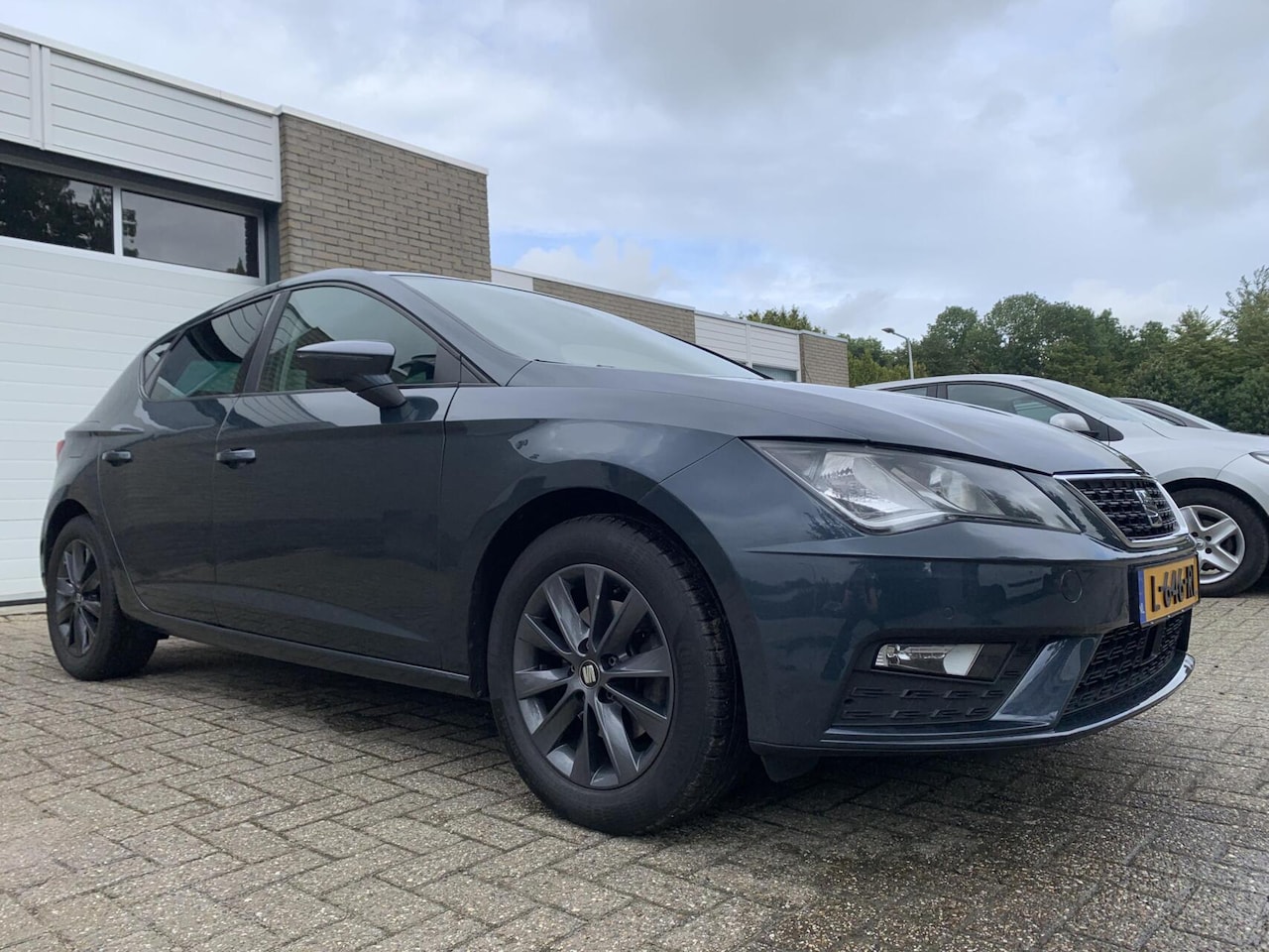 SEAT Leon - 1.5 TSI Style NWE APK CarPlay Keyless Cruise control Airco Elektrische pakket - AutoWereld.nl