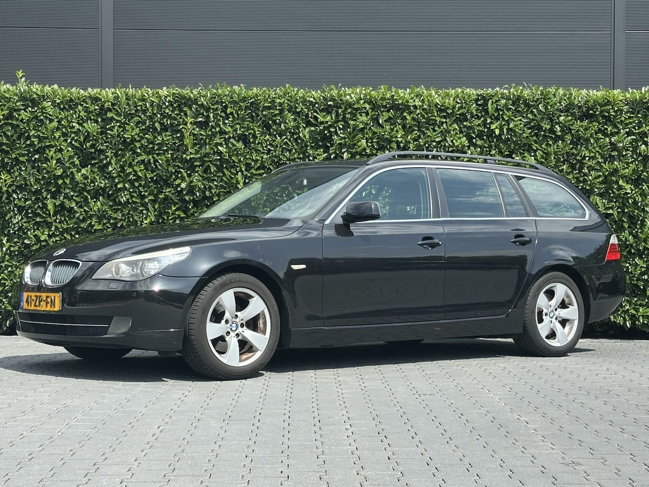 BMW 5-serie Touring - 520i FACELIFT MODEL, NL AUTO, NAP LOGISCH, NAVI, CRUISE, ECC-AIRCO, LICHTMETAAL 17" - AutoWereld.nl