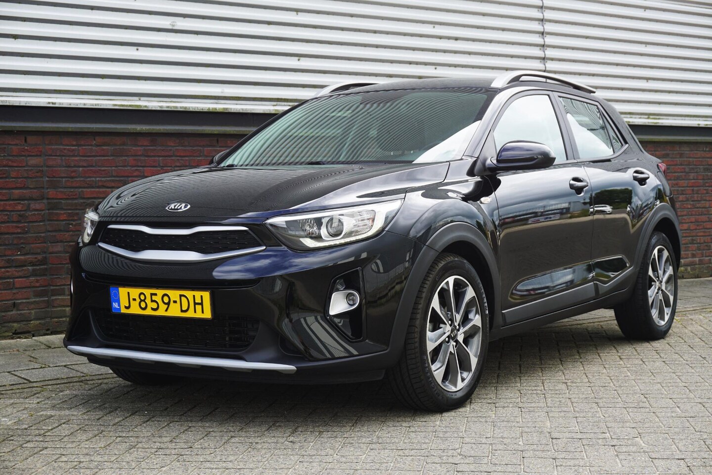 Kia Stonic - 1.0 T-GDi 100PK/Trekhaak/17Inch./Camera/ DynamicLine - AutoWereld.nl
