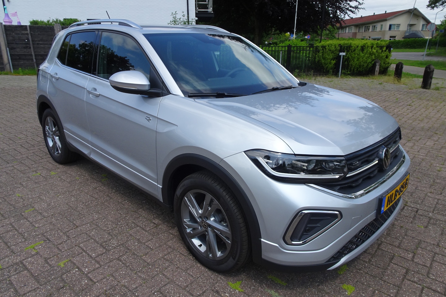 Volkswagen T-Cross - 1.0 TSI R-Line Edition 115 pk * AUTOMAAT * AIRCO * LMV * NAVI * Kamera * IQ LIGHT * - AutoWereld.nl