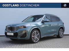 BMW iX1 - eDrive20 M Sport / Trekhaak / Sportstoelen / Adaptieve LED / Achteruitrijcamera / M Adapti