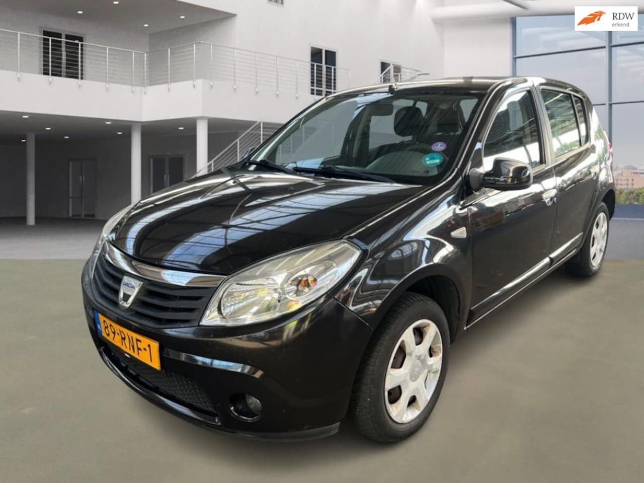 Dacia Sandero - 1.2 Lauréate AIRCO 2 X SLEUTELS ELEC.PAKET - AutoWereld.nl