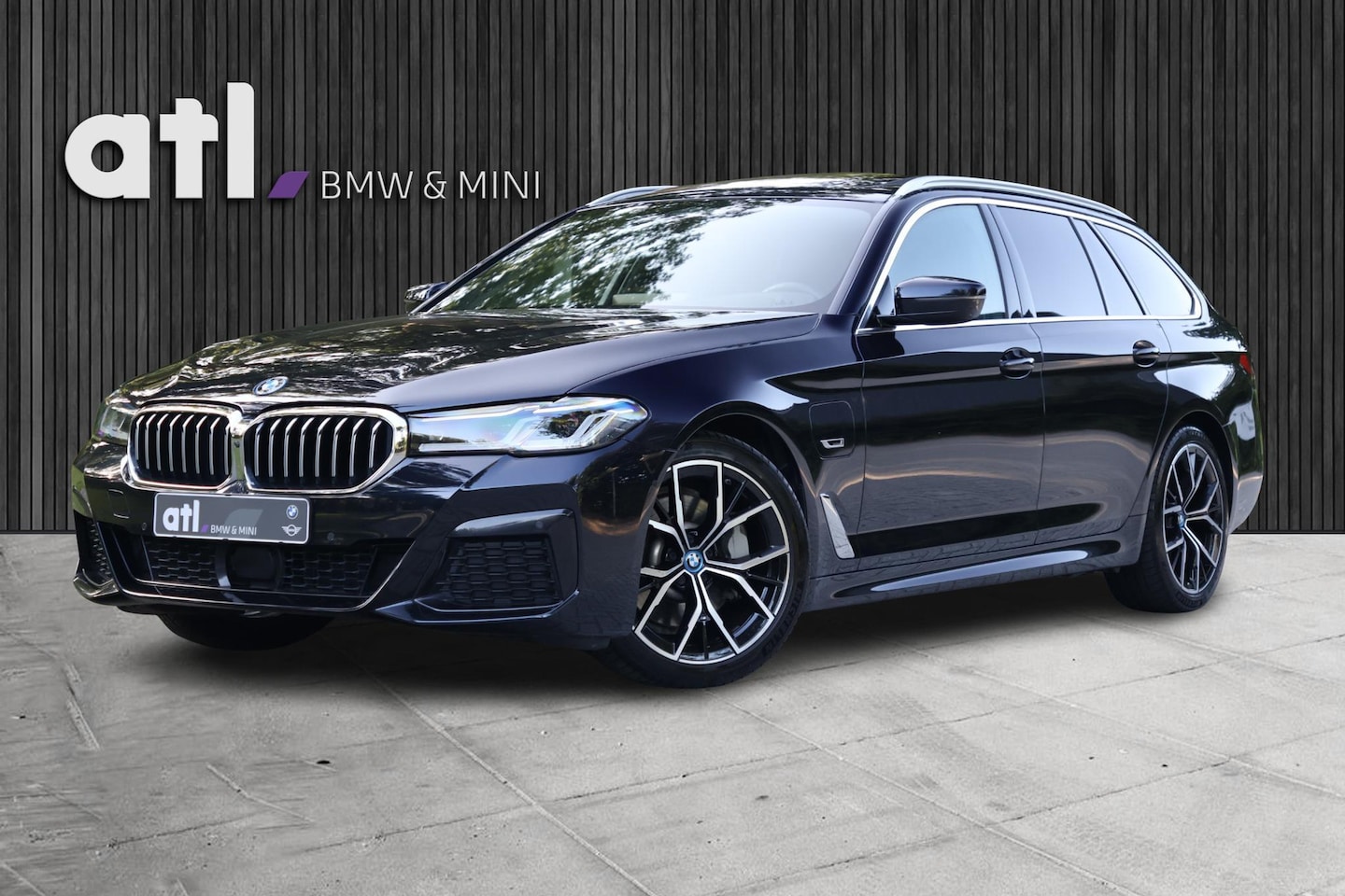 BMW 5-serie Touring - 530e xDrive Business Edition Plus M-Sportpakket, Head up display, Panoramadak, Keyless, Dr - AutoWereld.nl