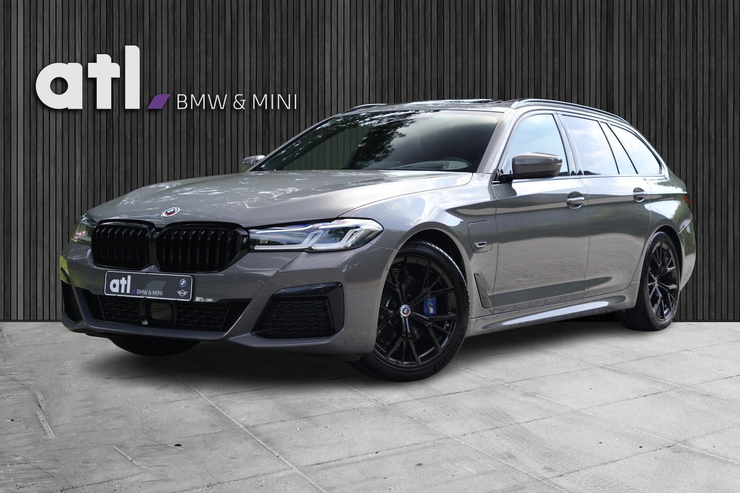 BMW 5-serie Touring - 530e High Executive M-Sportpakket, Head up display, Panoramadak, Keyless, Driving Assisten - AutoWereld.nl