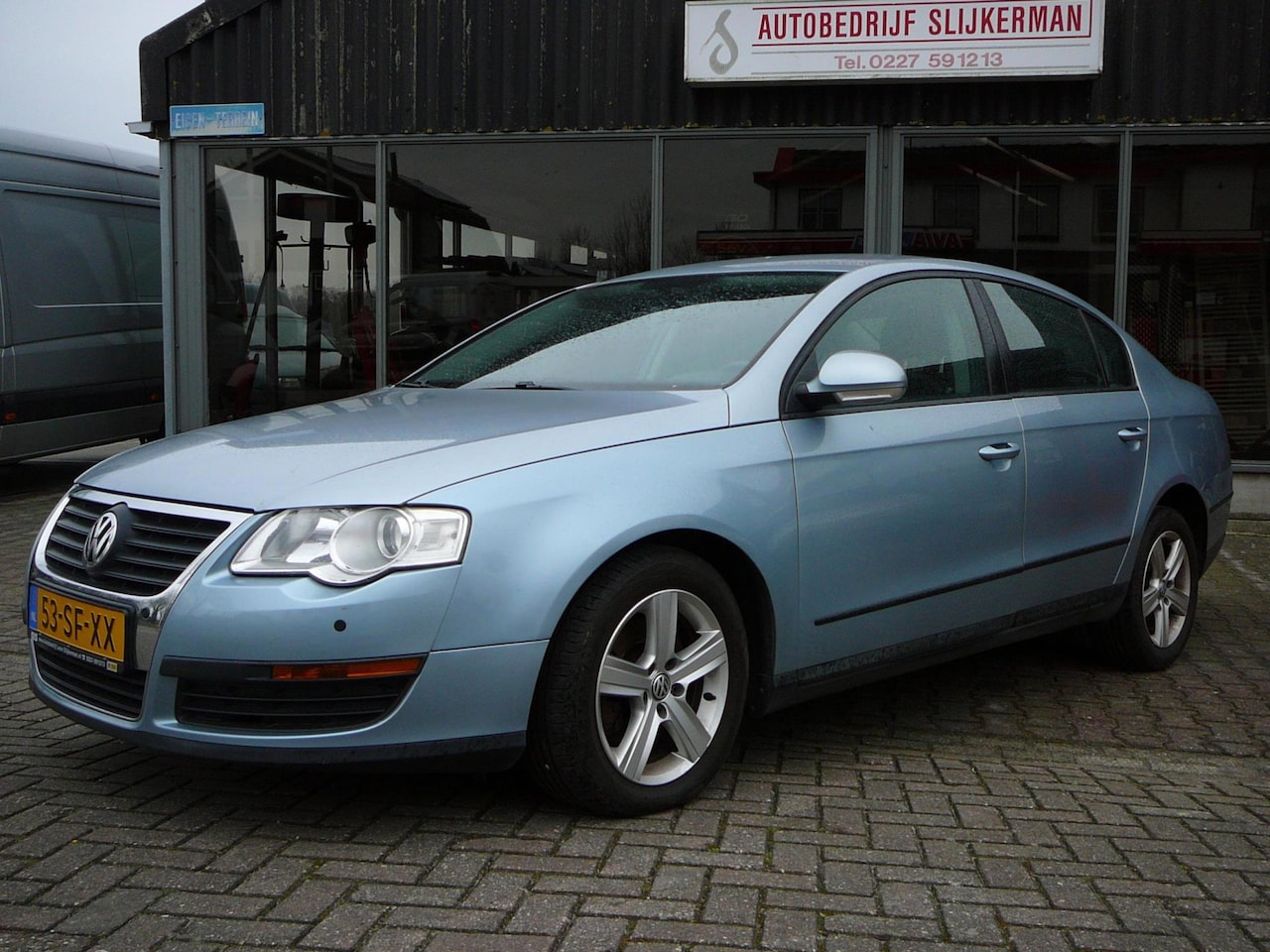Volkswagen Passat - 2.0 FSI Trendline 2.0 FSI Trendline (parkeer sensoren voor en achter) - AutoWereld.nl