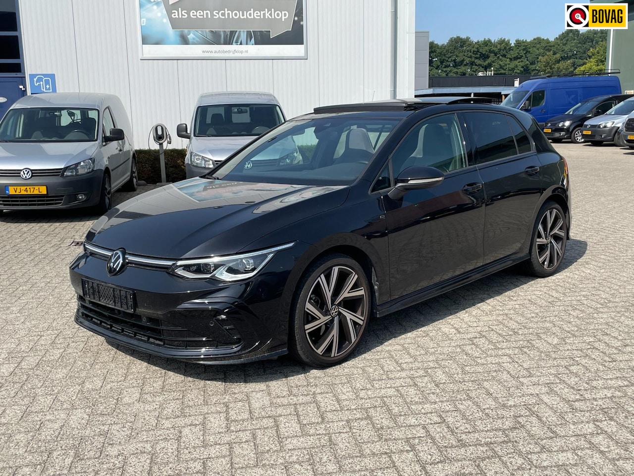 Volkswagen Golf - 1.5 eTSI R-Line | panoramadak | camera | lmv 18" - AutoWereld.nl