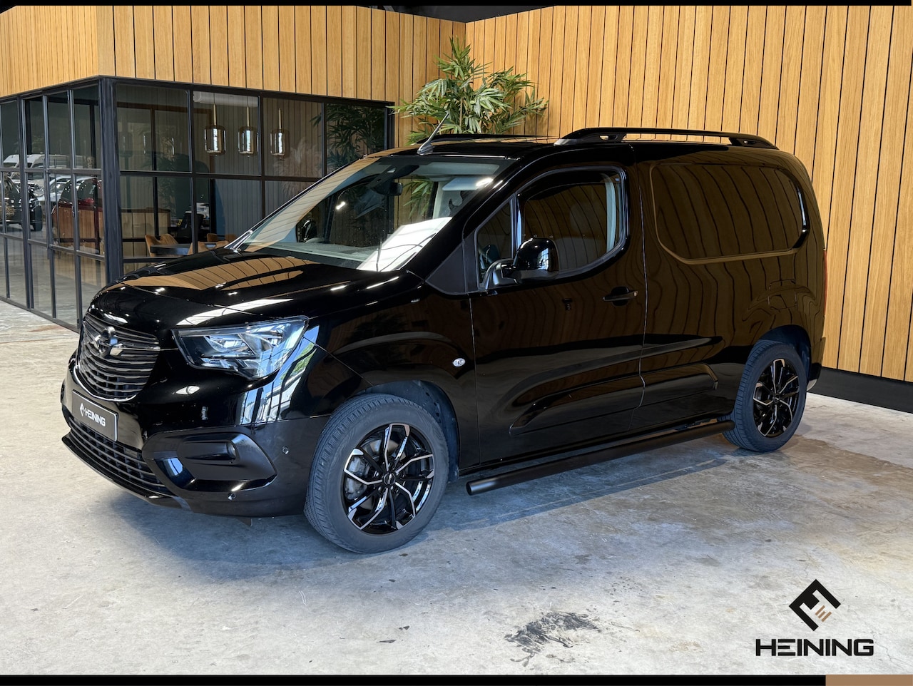 Opel Combo - 1.5D L1H1 130 PK Automaat. Navi, Apple carplay, Camera, Trekhaak - AutoWereld.nl