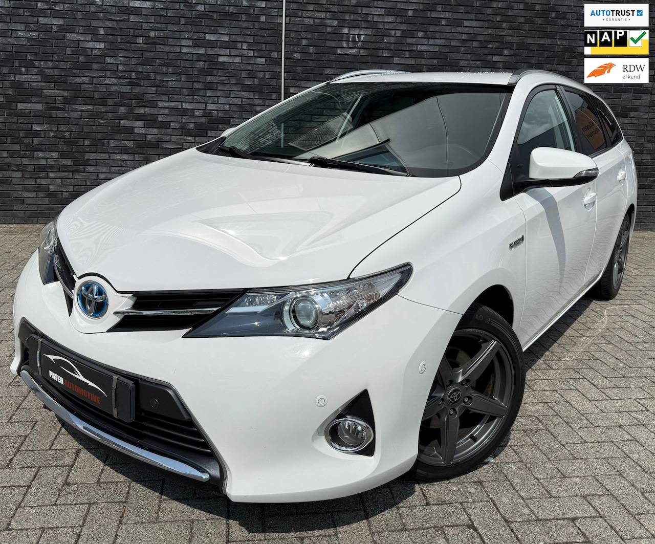 Toyota Auris Touring Sports - 1.8 Hybrid Automaat|Camera|Cruise|Navigatie|Stoelverwarming|APK - AutoWereld.nl