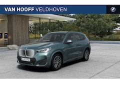 BMW iX1 - eDrive20 M Sport / Sportstoelen / Achteruitrijcamera / M Adaptief onderstel / Head-Up / St