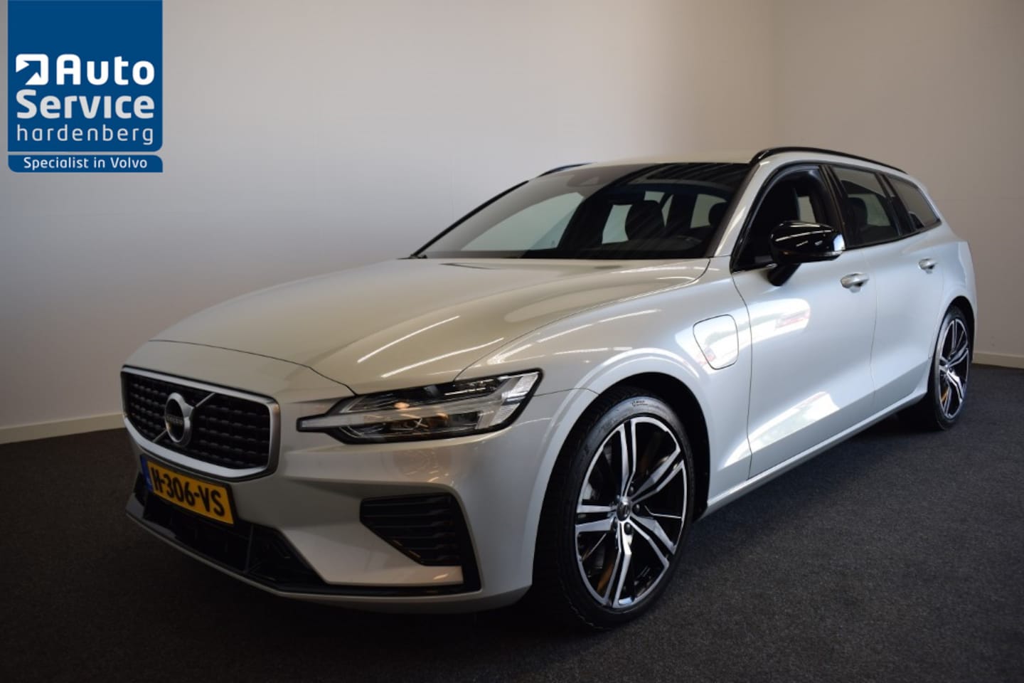 Volvo V60 - 2.0 T6 340pk AUT8 R-Design Twin Engine AWD Trekhaak 2000kg/ Adapt. Cruise/ Leer/ Stoelverw - AutoWereld.nl