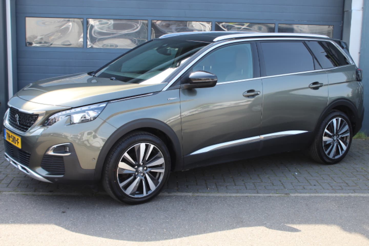 Peugeot 5008 - 1.2 PureTech Blue Lease GT-Line 7 pers. Leder, Panodak, Cruise, Climate, Camera, Trekhaak - AutoWereld.nl