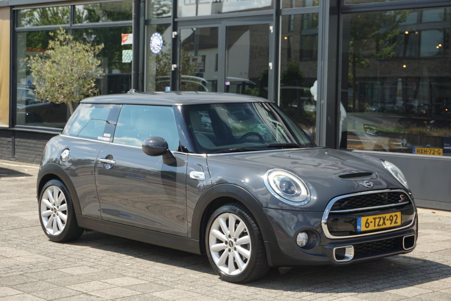 MINI Cooper S - 2.0 Chili Leder | Groot Navi | Head-Up | Dealer onderhouden - AutoWereld.nl