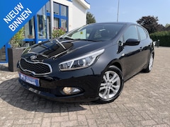 Kia Cee'd - 1.6 GDI ComfortLine | 16"LM-Velgen, Parkeersensoren, Trekhaak, Bluetooth Radio met stuurbe