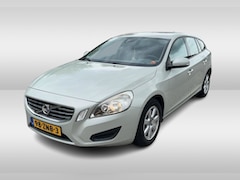 Volvo V60 - 1.6 T3 Kinetic / Trekhaak / Navigatie / Parkeerhulp achter / 16'' / Cruise Control