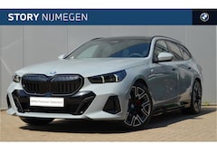 BMW 5-serie Touring - 530e M Sport Automaat / Panoramadak / Trekhaak / Stoelventilatie / Stoelverwarming / Adapt