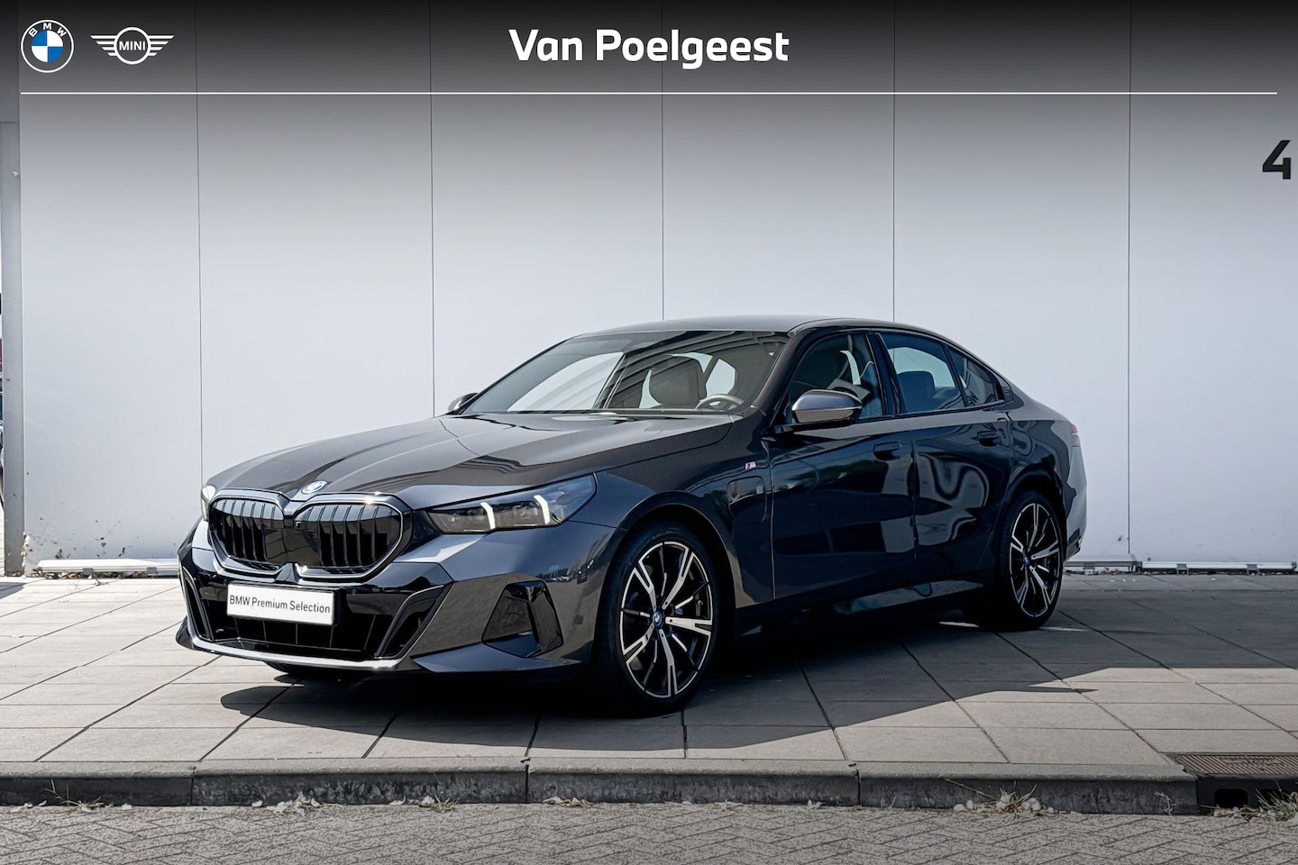 BMW 5-serie - Sedan 550e xDrive M-Sport Pro / Driving Assistant Professional / Stoelventilatie / Harman - AutoWereld.nl