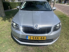 Skoda Octavia Combi - 1.6 TDI Greentech Elegance Businessline Handel/ export vele opties super mooi.5200 euro. L