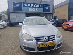 Volkswagen Jetta - 1.6 FSI Comfortline