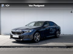 BMW i5 - Sedan eDrive40 M Sport Pro / Glazen Dak / 20 Inch / Stoelventilatie / Iconic Glow / Stuurw