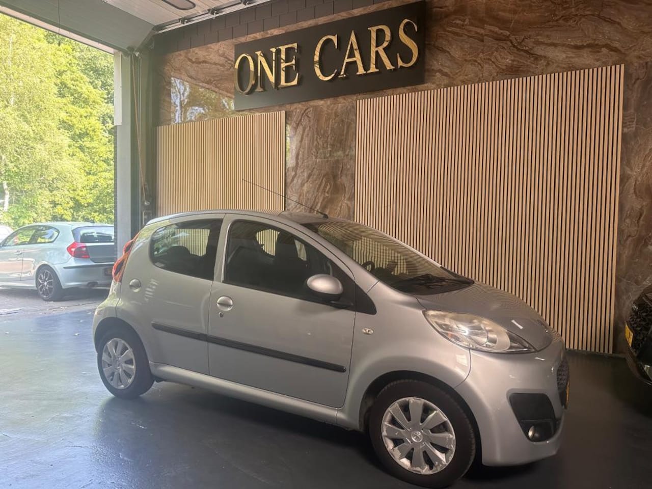 Peugeot 107 - 1.0 Active FACELIFT 30K NAP ONDERHOUDSBOEKJES AUTOMAAT AIRCO - AutoWereld.nl