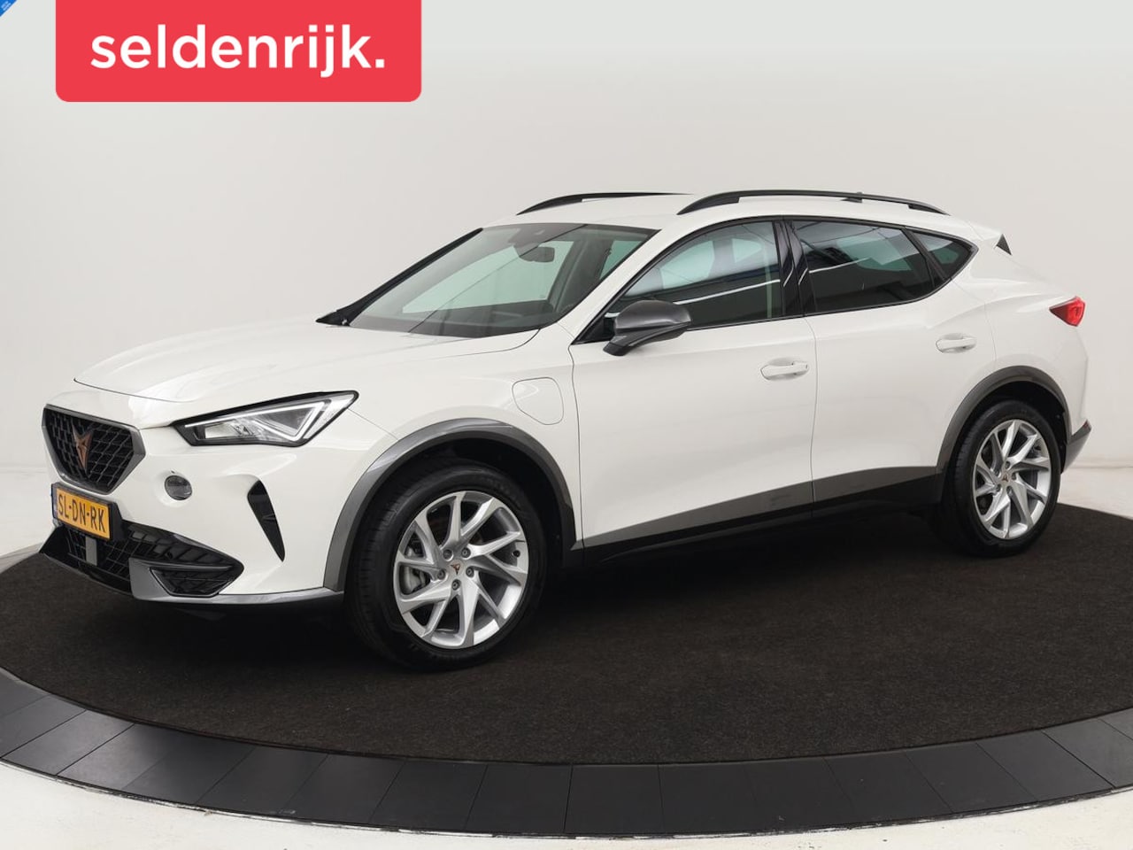 CUPRA Formentor - 1.4 e-Hybrid | Carplay | Camera | Adaptive cruise | Stuurverwarming | Sportstoelen | Keyle - AutoWereld.nl