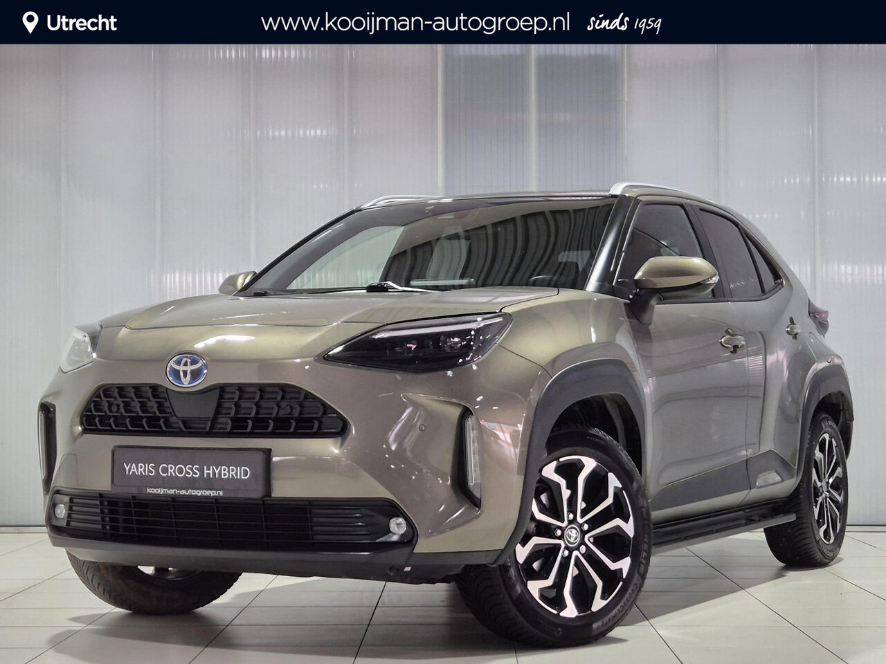 Toyota Yaris Cross - 1.5 Hybrid | Afn. Trekhaak | Treeplanken | Parkeersensoren v+ a | Smart key | Privacy glas - AutoWereld.nl