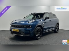 Lynk & Co 01 - 1.5 PANO-APPLECARPLAY ZWARTE VELGEN + STRIPING