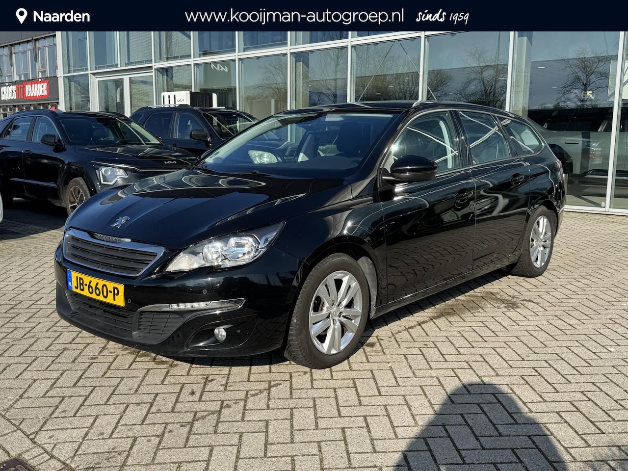 Peugeot 308 SW - 1.2 PureTech Blue Lease Premium Trekhaak - AutoWereld.nl