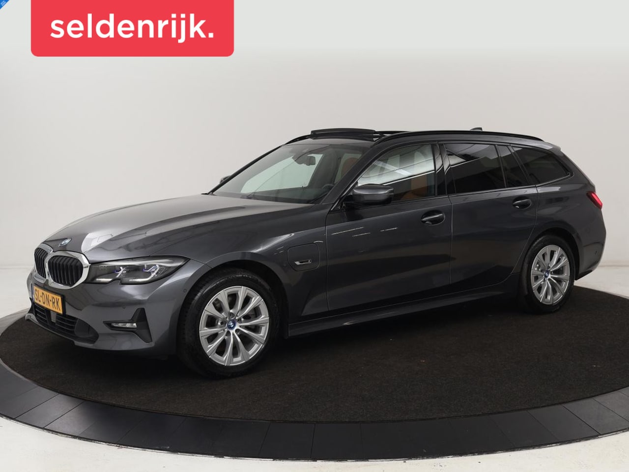 BMW 3-serie Touring - 320e Advantage | Panoramadak | Adaptive cruise | LaserLight | Leder | Sportstoelen | Stoel - AutoWereld.nl