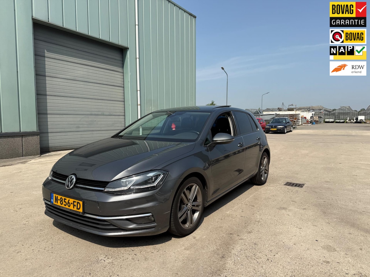 Volkswagen Golf - 1.6 TDI Highline Business R PANO AUTOMAAT - AutoWereld.nl