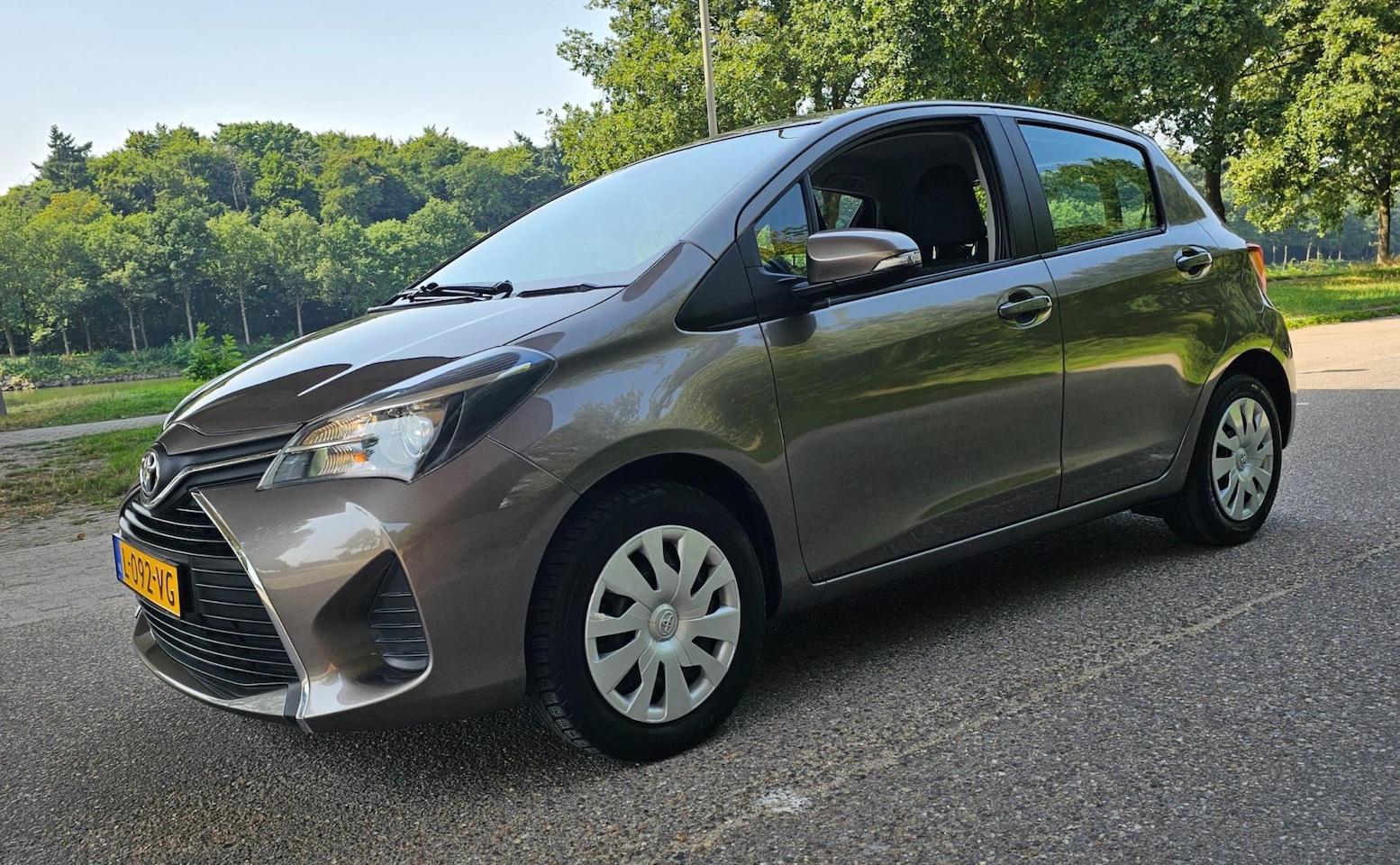 Toyota Yaris - 1.3 VVT-i 1e Eigenaar ! 60.702 KM ! BJ 2017 - AutoWereld.nl