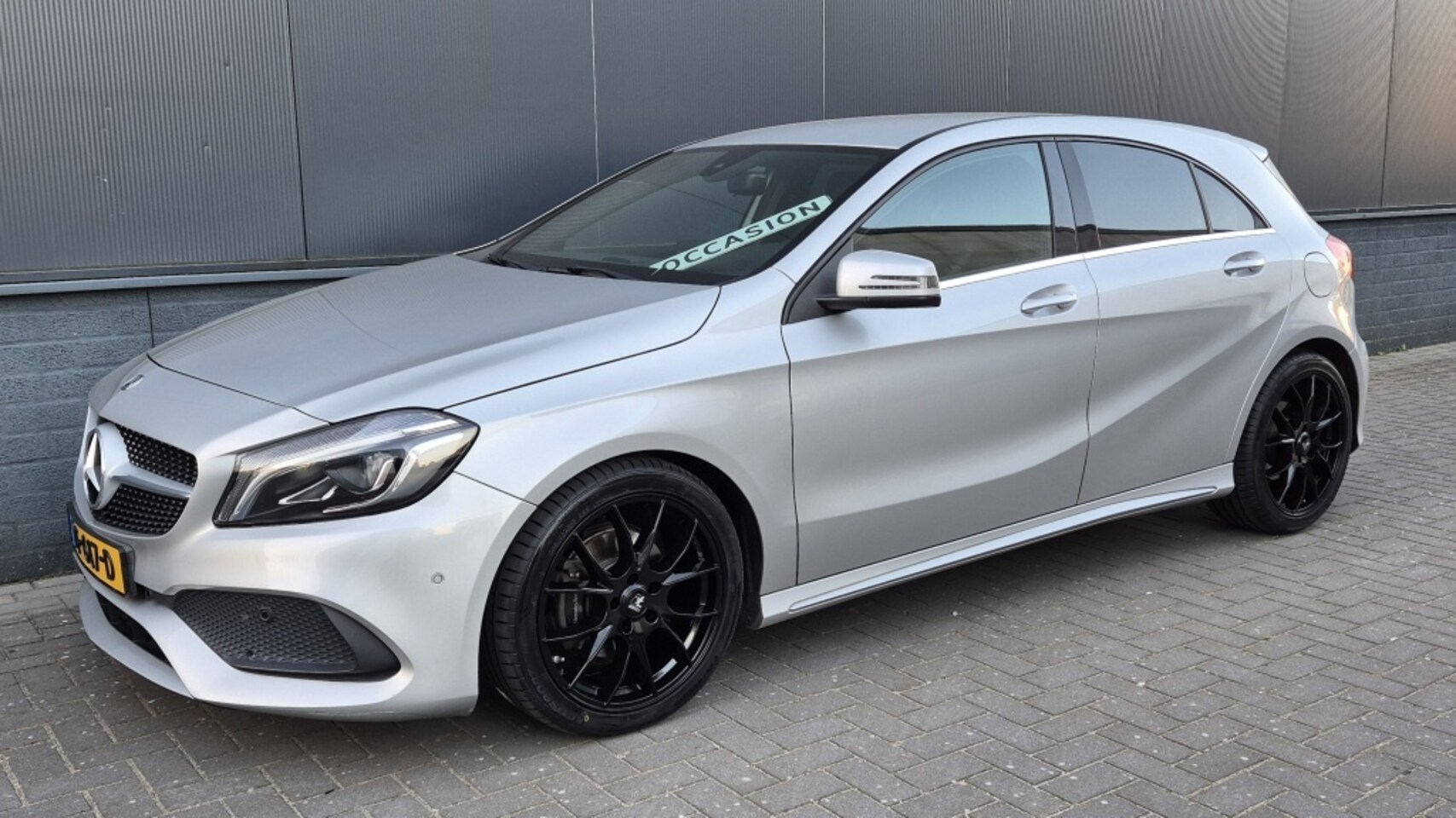 Mercedes-Benz A-klasse - 180 Bus. Sol. AMG*Led*Navi*stoelvrw*18 inch*Leder*zwarte hemel - AutoWereld.nl