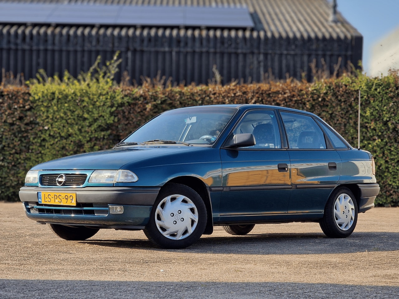 Opel Astra - 1.6i GL **APK Juli 2027** - AutoWereld.nl