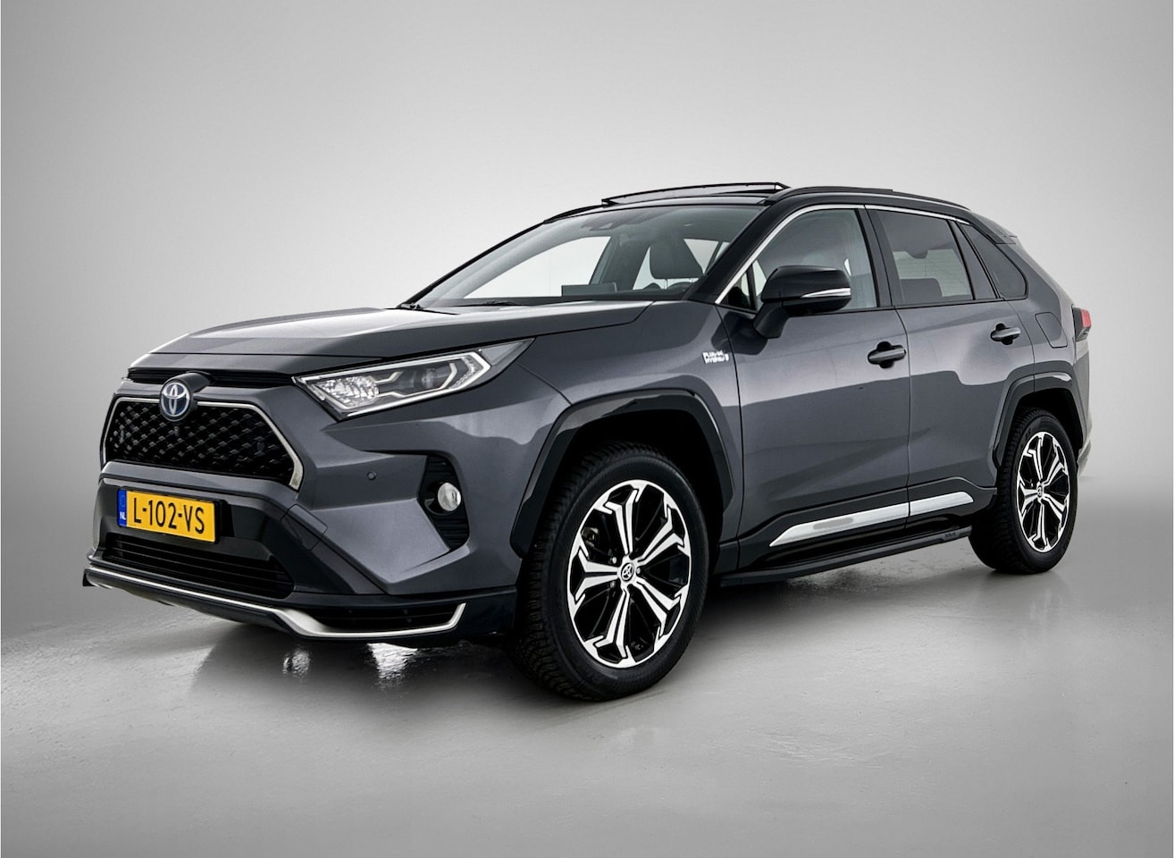 Toyota RAV4 - 2.5 Plug-in Hybrid AWD Bi-Tone Plus | Trekhaak | Panodak | Treeplanken | alles ingevuld - AutoWereld.nl