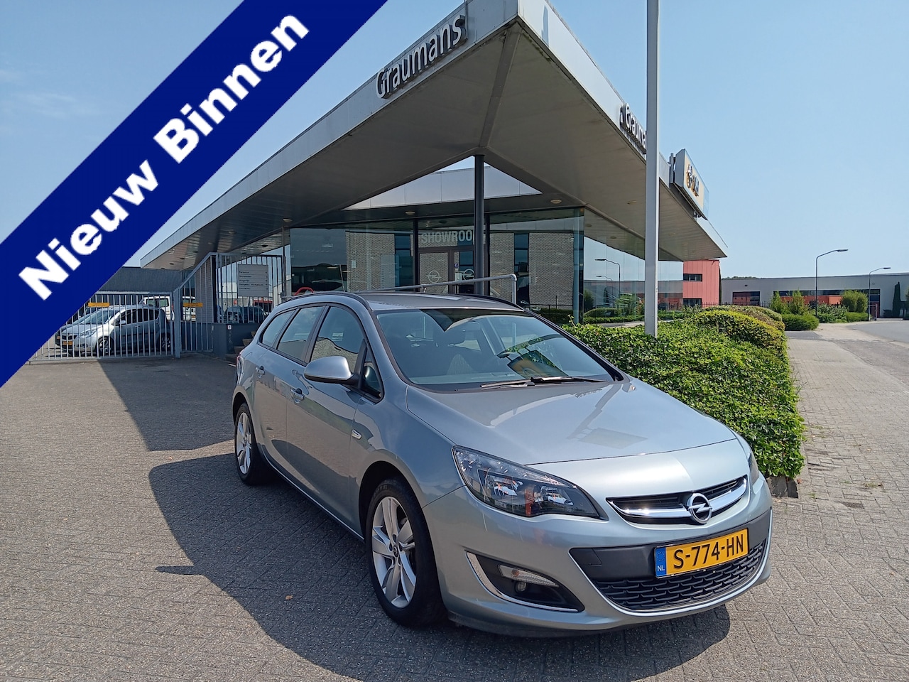 Opel Astra Sports Tourer - 1.4 Design Edition 1.4 Design Edition, Airco, 17" LMV en incl. 12 maanden BOVAG garantie - AutoWereld.nl