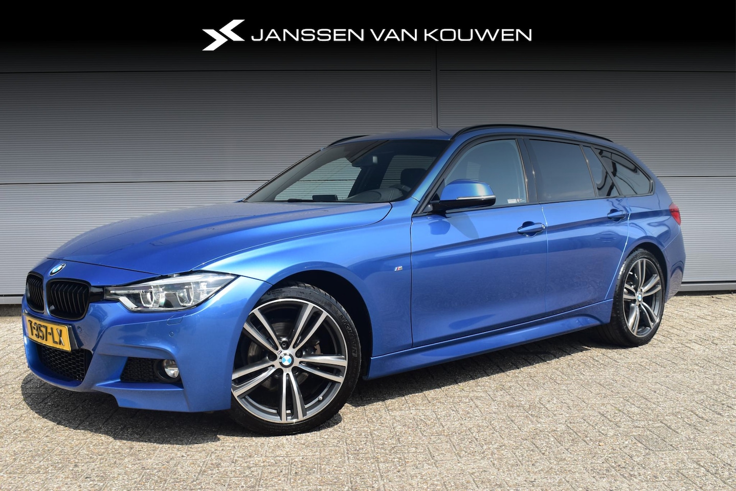 BMW 3-serie Touring - 320i High Executive Trekhaak elektrisch wegklapbaar Stoelverwarming Navigatie Automaat - AutoWereld.nl