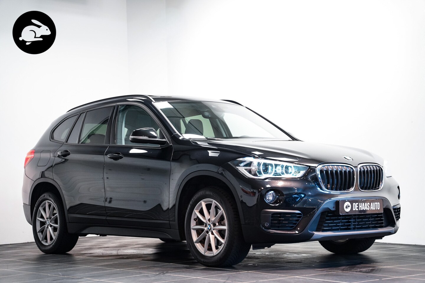 BMW X1 - sDrive18i Pano dak/Led/Camera/Sportstoelen - AutoWereld.nl