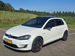 Volkswagen Golf - 1.4 TSI GTE 7 | CAR Play | Distributie riem | Panorama | Trekhaak